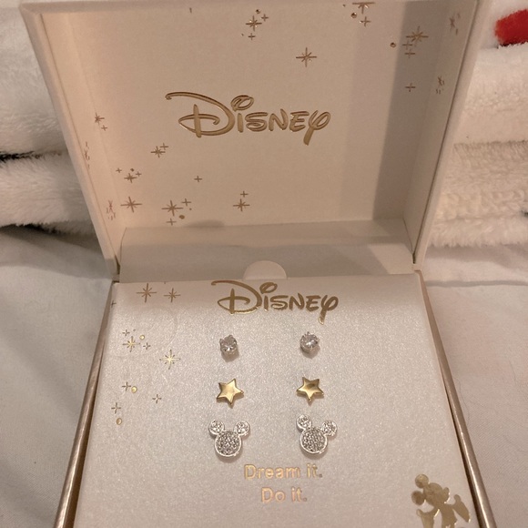 Disney earrings set